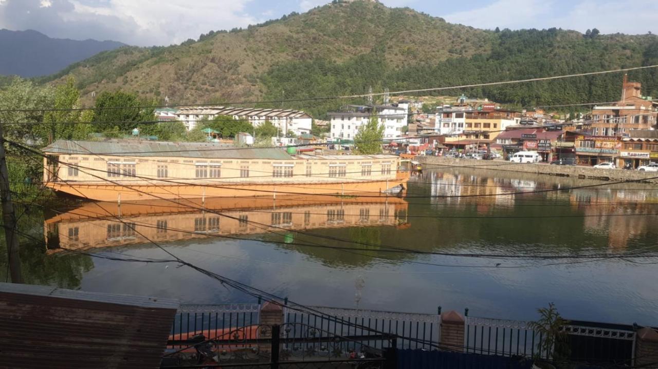 Lake Boulevard Guest House Srinagar  Bagian luar foto