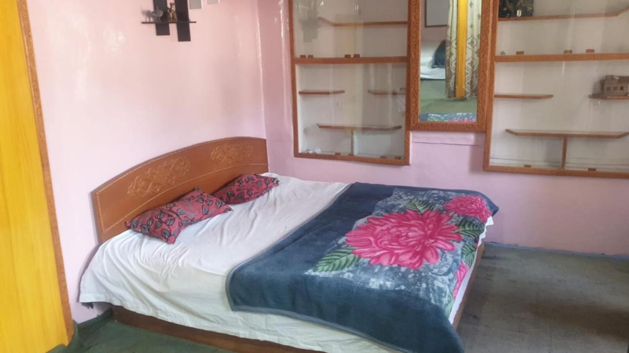 Lake Boulevard Guest House Srinagar  Bagian luar foto